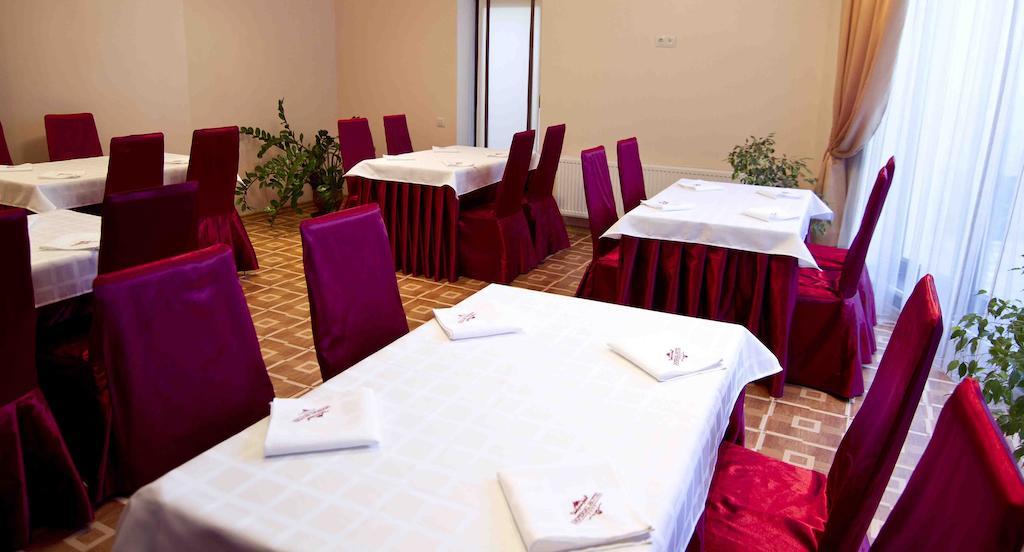 Imperial Hotel Chisinau Luaran gambar