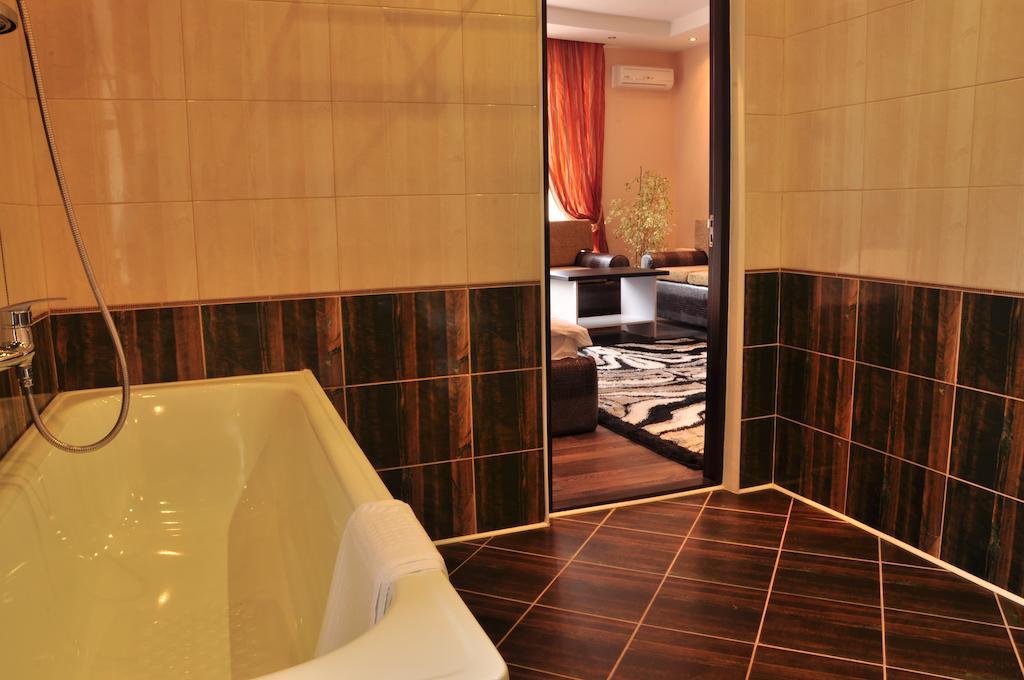 Imperial Hotel Chisinau Luaran gambar