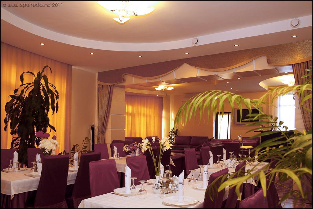 Imperial Hotel Chisinau Luaran gambar